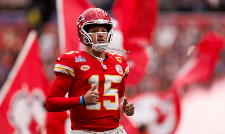 Patrick Mahomes and the Kansas City Chiefs with slim playoff hopes